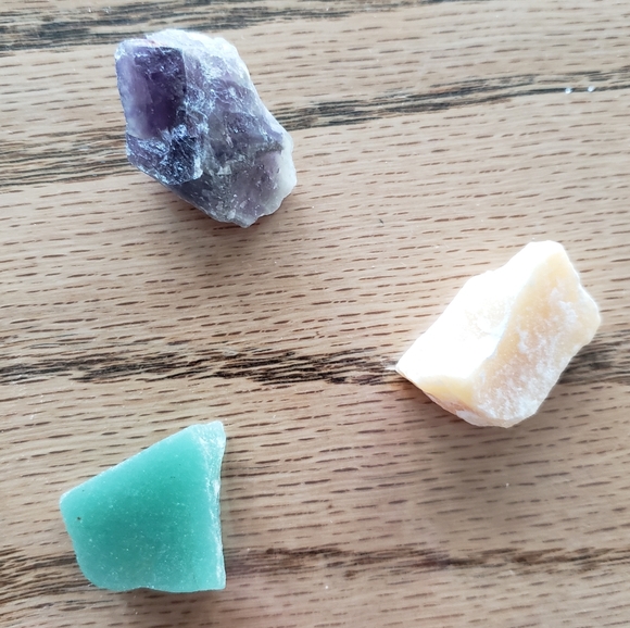 2/$30 Set of 7 Raw Chakra Stones - Picture 6 of 6